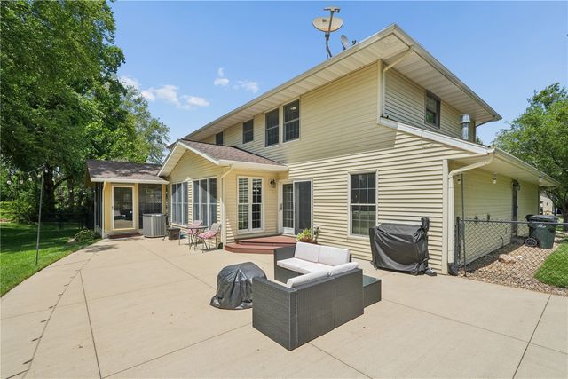 7323 Revere Drive NE, Cedar Rapids, IA 52402