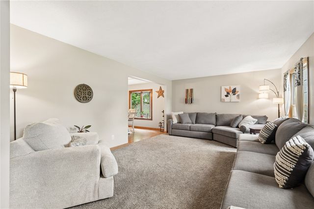 7323 Revere Drive NE, Cedar Rapids, IA 52402