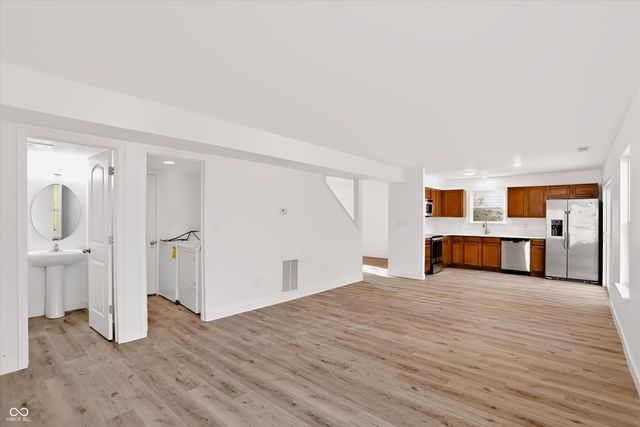 154 Thistlewood Drive, Greenfield, IN 46140