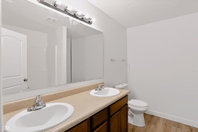 154 Thistlewood Drive, Greenfield, IN 46140