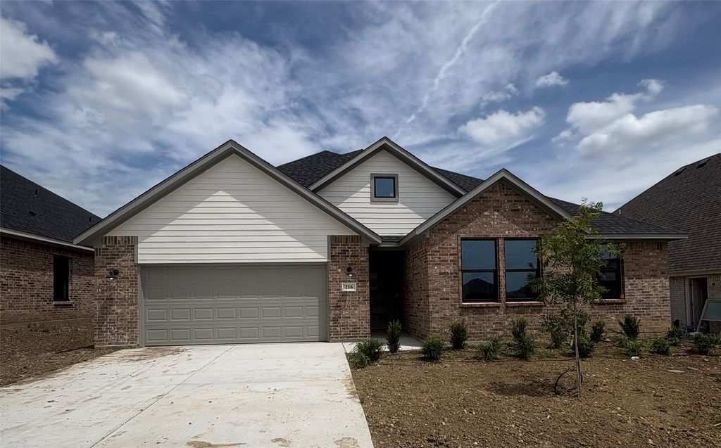 216 Reliance Road, Godley, TX 76044