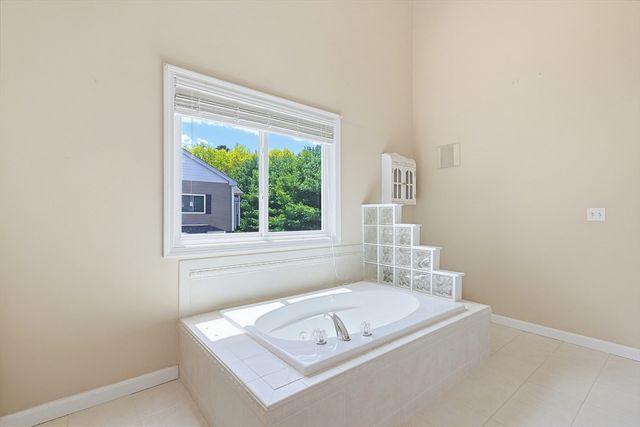 1003 Old Bridge Ln 1003, Bellingham, MA 02019