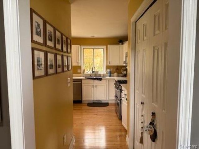 28351 Aspen Boulevard, Flat Rock, MI 48134