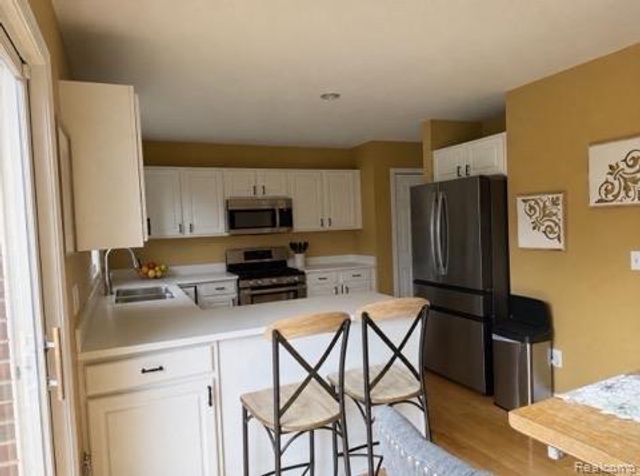 28351 Aspen Boulevard, Flat Rock, MI 48134