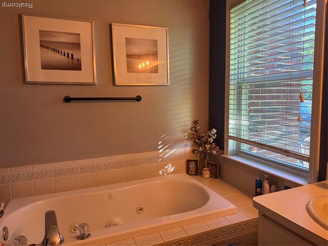 28351 Aspen Boulevard, Flat Rock, MI 48134