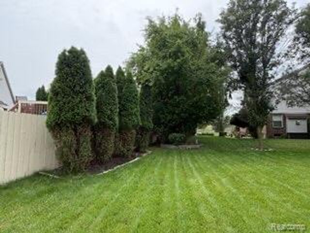 28351 Aspen Boulevard, Flat Rock, MI 48134