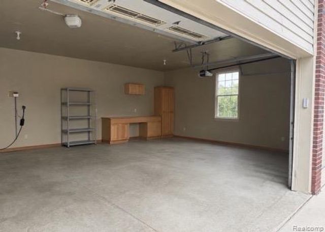28351 Aspen Boulevard, Flat Rock, MI 48134