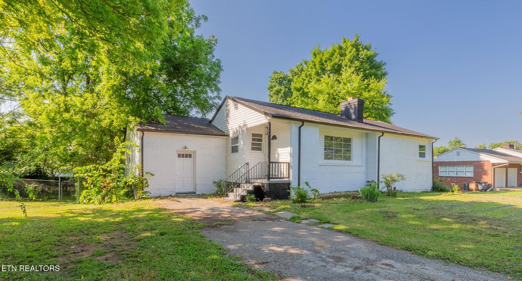 3808 Nathaniel Rd, Knoxville, TN 37918