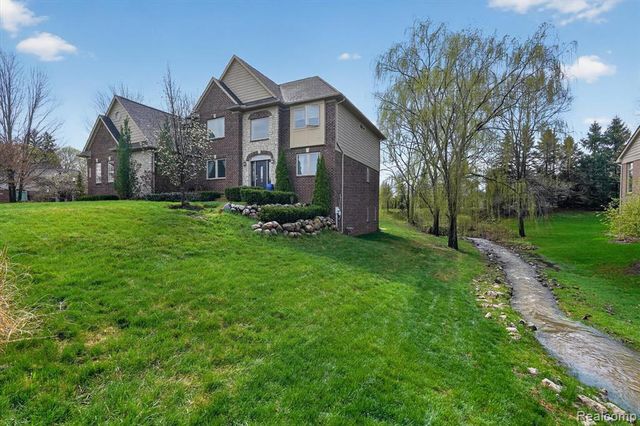48877 Wildwood Court, Plymouth, MI 48170