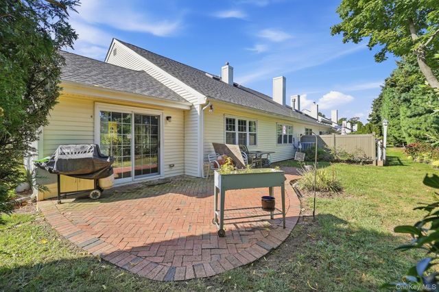 4 Joyces Way, Bay Shore, NY 11706