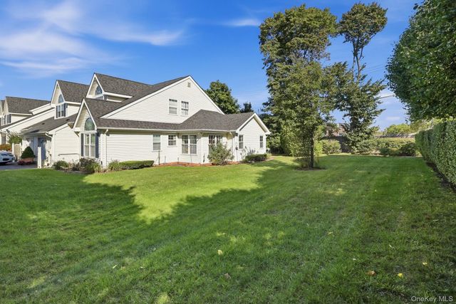 4 Joyces Way, Bay Shore, NY 11706