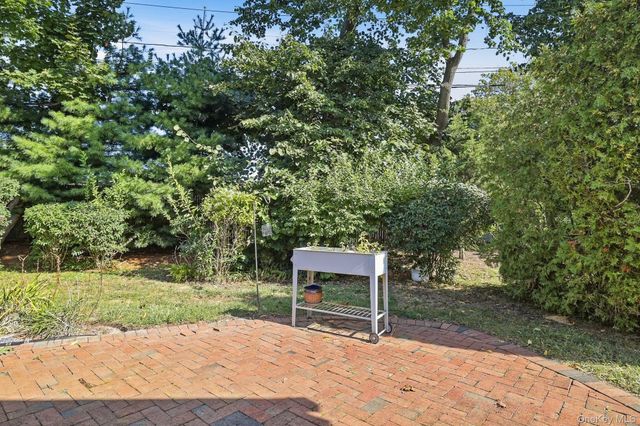 4 Joyces Way, Bay Shore, NY 11706