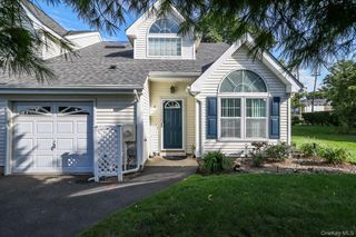 4 Joyces Way, Bay Shore, NY 11706