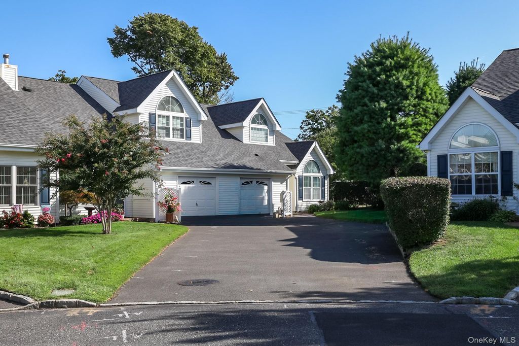 4 Joyces Way, Bay Shore, NY 11706 — photo 5