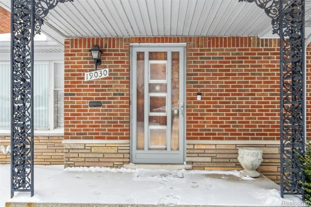 19030 Holbrook Avenue, Eastpointe, MI 48021