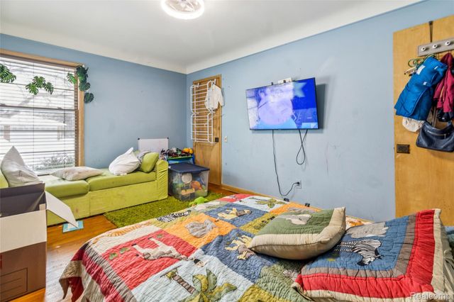 19030 Holbrook Avenue, Eastpointe, MI 48021