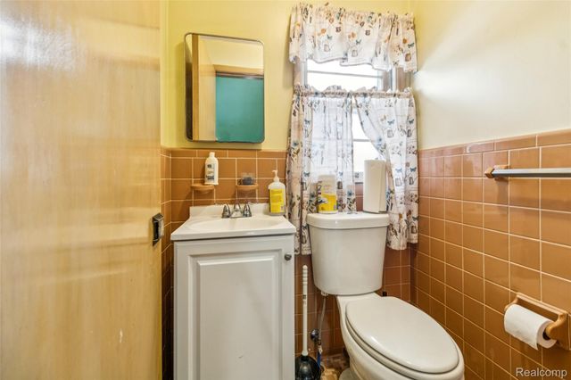 19030 Holbrook Avenue, Eastpointe, MI 48021