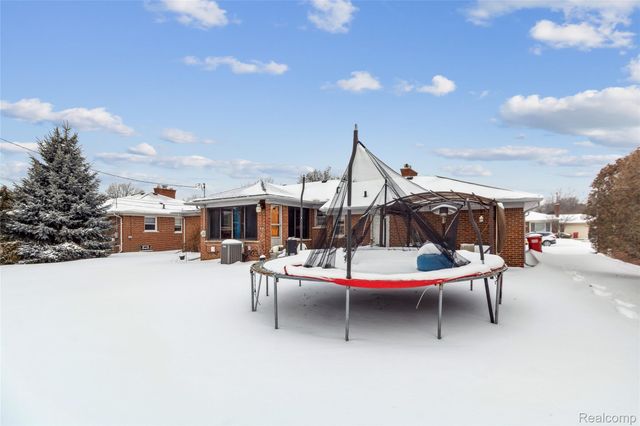 19030 Holbrook Avenue, Eastpointe, MI 48021