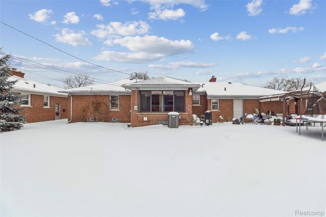 19030 Holbrook Avenue, Eastpointe, MI 48021