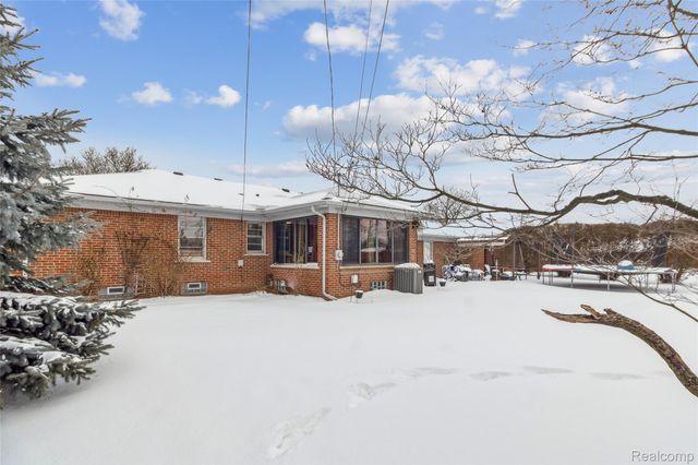 19030 Holbrook Avenue, Eastpointe, MI 48021