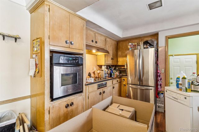 19030 Holbrook Avenue, Eastpointe, MI 48021