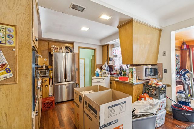 19030 Holbrook Avenue, Eastpointe, MI 48021