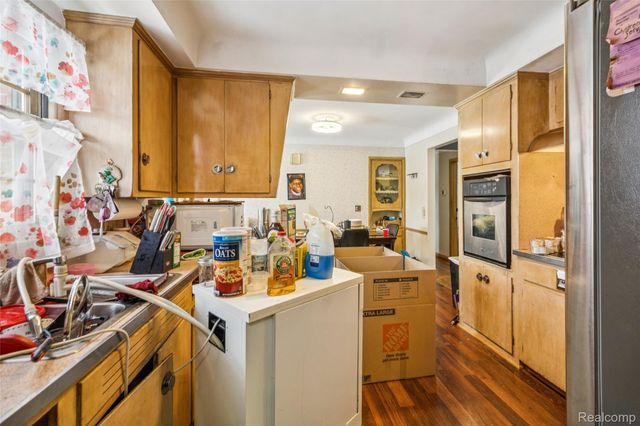 19030 Holbrook Avenue, Eastpointe, MI 48021