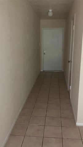 11830 Mosscrest Drive, Houston, TX 77048