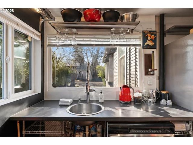 610 W FOURTH PLAIN Blvd, Vancouver, WA 98660