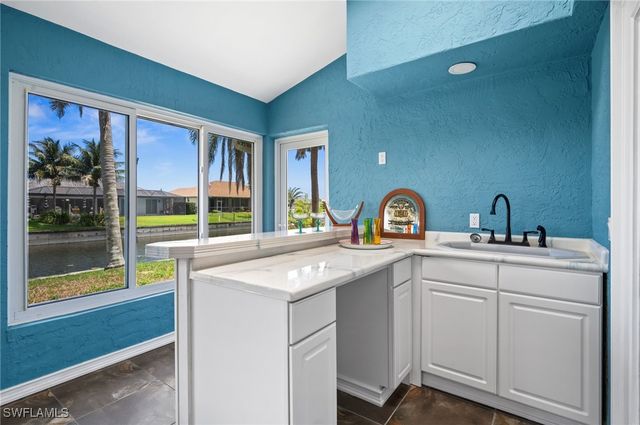 516 SW 8th ST, Cape Coral, FL 33991