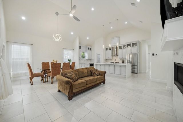 532 Carrell Street, Tomball, TX 77375