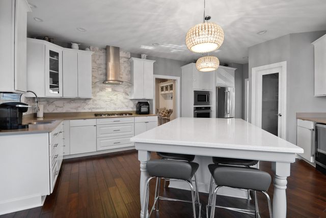 7506 Fawn Valley Drive, Schererville, IN 46375