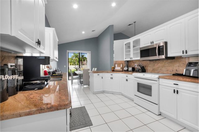 10393 Lexington Circle S, Boynton Beach, FL 33436