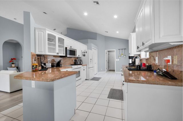 10393 Lexington Circle S, Boynton Beach, FL 33436