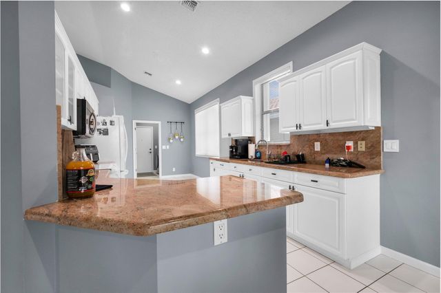 10393 Lexington Circle S, Boynton Beach, FL 33436