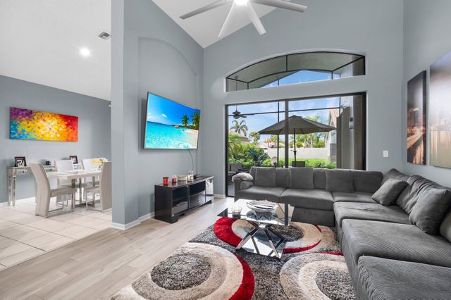 10393 Lexington Circle S, Boynton Beach, FL 33436