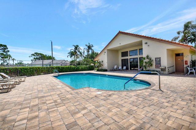 10393 Lexington Circle S, Boynton Beach, FL 33436
