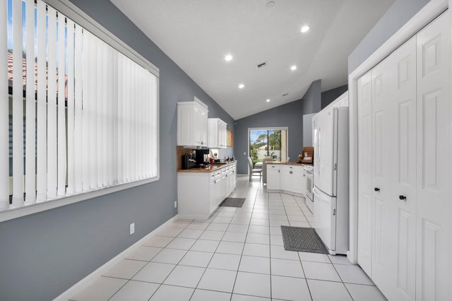 10393 Lexington Circle S, Boynton Beach, FL 33436