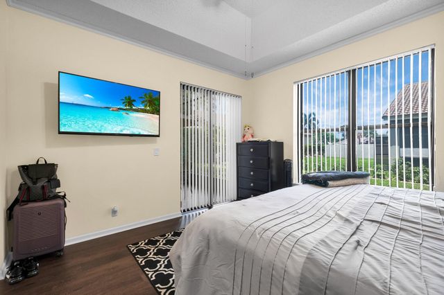 10393 Lexington Circle S, Boynton Beach, FL 33436