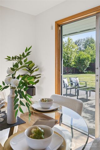 812 Alvord Avenue N, Kent, WA 98031