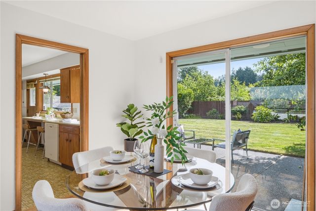 812 Alvord Avenue N, Kent, WA 98031
