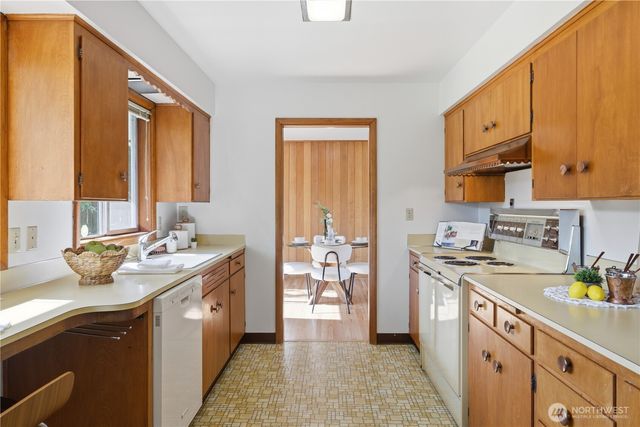 812 Alvord Avenue N, Kent, WA 98031