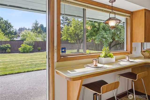 812 Alvord Avenue N, Kent, WA 98031