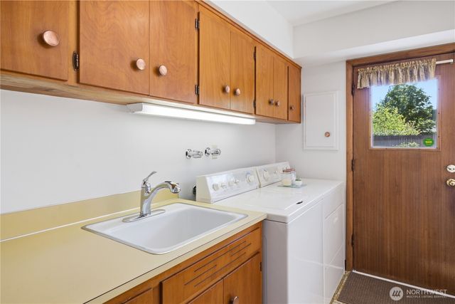 812 Alvord Avenue N, Kent, WA 98031