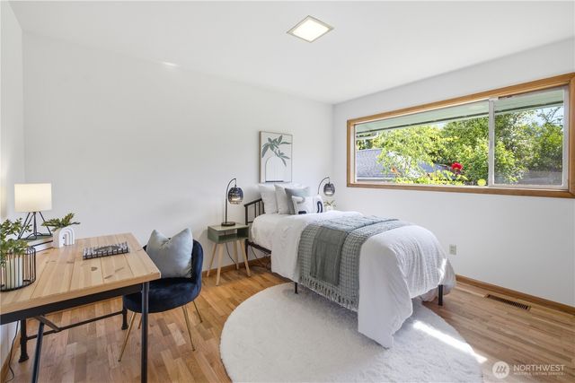 812 Alvord Avenue N, Kent, WA 98031