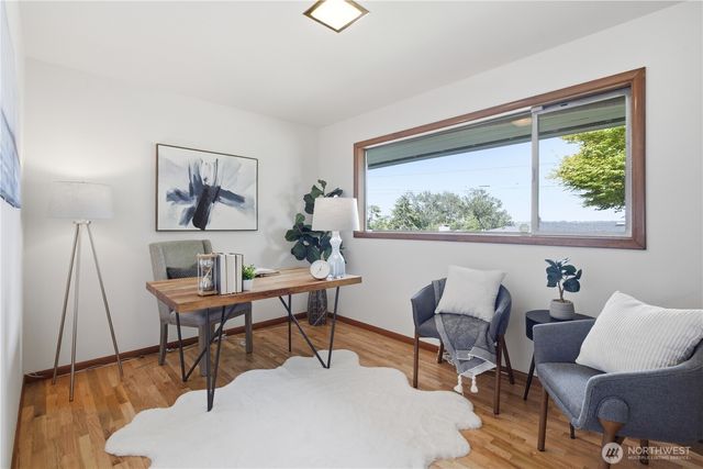 812 Alvord Avenue N, Kent, WA 98031