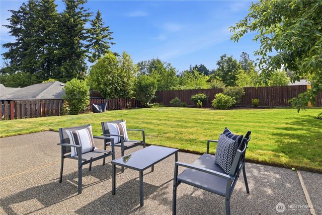 812 Alvord Avenue N, Kent, WA 98031