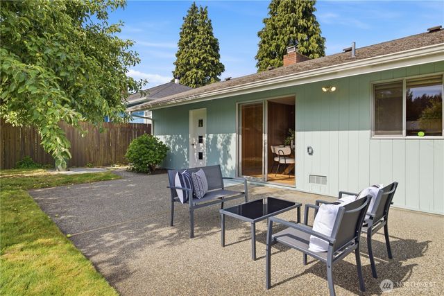 812 Alvord Avenue N, Kent, WA 98031