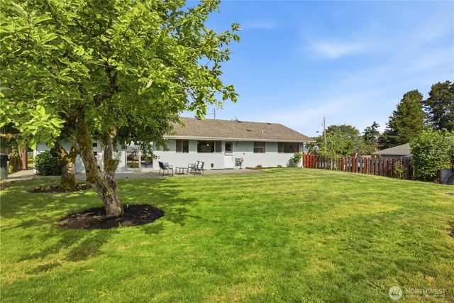 812 Alvord Avenue N, Kent, WA 98031