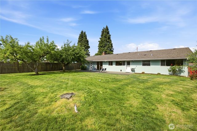 812 Alvord Avenue N, Kent, WA 98031